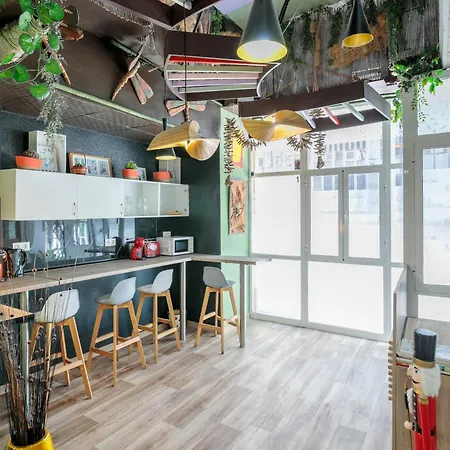 Хостел Pepper-gold - Port Area -free Towels - Bed For 8 Peoples 55 And 65 M2 *