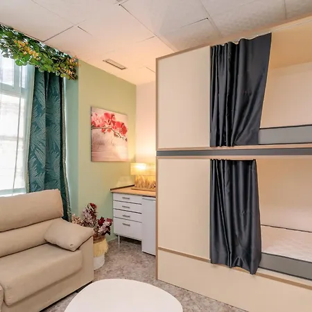 Хостел Pepper-gold - Port Area -free Towels - Bed For 8 Peoples 55 And 65 M2