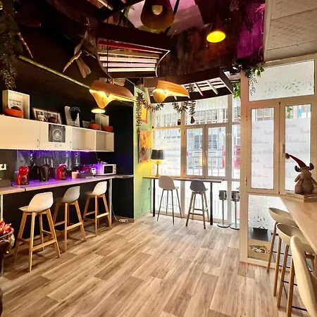 Hostel Pepper-gold -step-free Entrance -car- Free Space-no Nois-3 Minutes From Port -bed 8 Guest 55 M2 And 8 Guest 65 M2 *