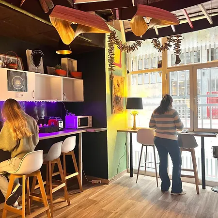 Hostel Pepper-gold -step-free Entrance -car- Free Space-no Nois-3 Minutes From Port -bed 8 Guest 55 M2 And 8 Guest 65 M2 *