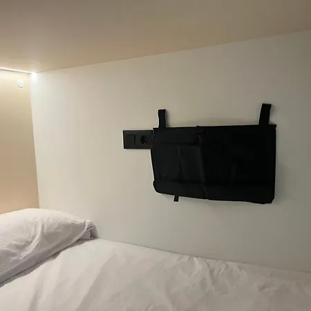 Hostel Pepper-gold -step-free Entrance -car- Free Space-no Nois-3 Minutes From Port -bed 8 Guest 55 M2 And 8 Guest 65 M2 Αλικάντε