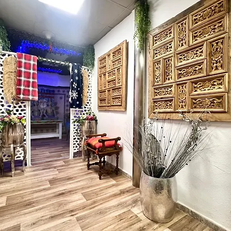 Hostel Pepper-gold -step-free Entrance -car- Free Space-no Nois-3 Minutes From Port -bed 8 Guest 55 M2 And 8 Guest 65 M2 *