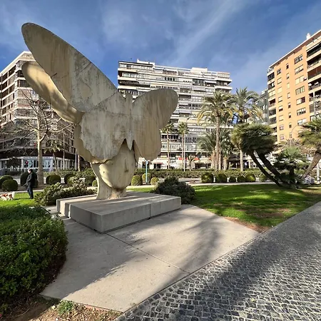 Pepper-gold -step-free Entrance -car- Free Space-no Nois-3 Minutes From Port -bed 8 Guest 55 M2 And 8 Guest 65 M2 Hostel Αλικάντε