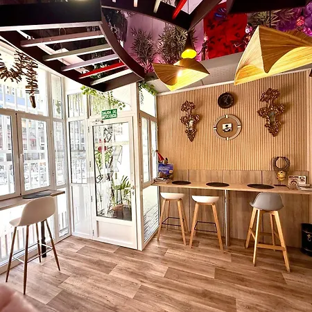 Hostel Pepper-gold -step-free Entrance -car- Free Space-no Nois-3 Minutes From Port -bed 8 Guest 55 M2 And 8 Guest 65 M2 *
