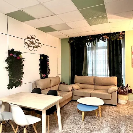Hostel Pepper-gold -step-free Entrance -car- Free Space-no Nois-3 Minutes From Port -bed 8 Guest 55 M2 And 8 Guest 65 M2 Αλικάντε