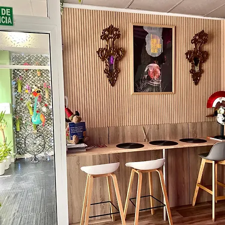 Pepper-gold -step-free Entrance -car- Free Space-no Nois-3 Minutes From Port -bed 8 Guest 55 M2 And 8 Guest 65 M2 알리칸테