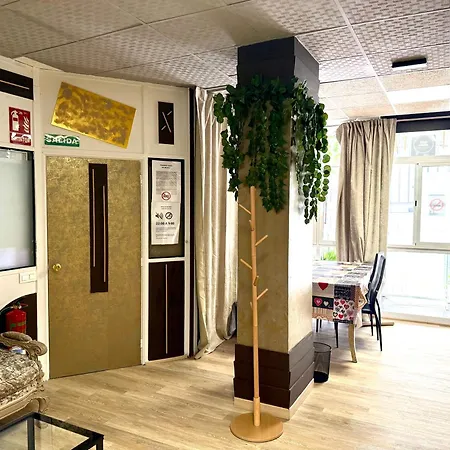 Pepper-gold -step-free Entrance -car- Free Space-no Nois-3 Minutes From Port -bed 8 Guest 55 M2 And 8 Guest 65 M2 * 알리칸테