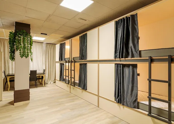 Pepper-gold -step-free Entrance -car- Free Space-no Nois-3 Minutes From Port -bed 8 Guest 55 M2 And 8 Guest 65 M2 호스텔 알리칸테