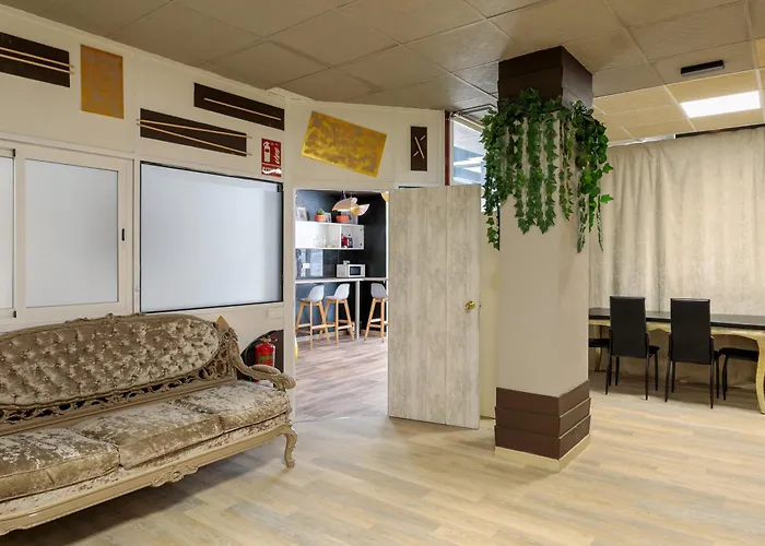 Pepper-gold -step-free Entrance -car- Free Space-no Nois-3 Minutes From Port -bed 8 Guest 55 M2 And 8 Guest 65 M2 *