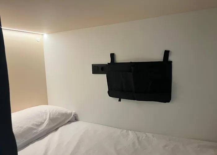호스텔 Pepper-gold -step-free Entrance -car- Free Space-no Nois-3 Minutes From Port -bed 8 Guest 55 M2 And 8 Guest 65 M2 알리칸테