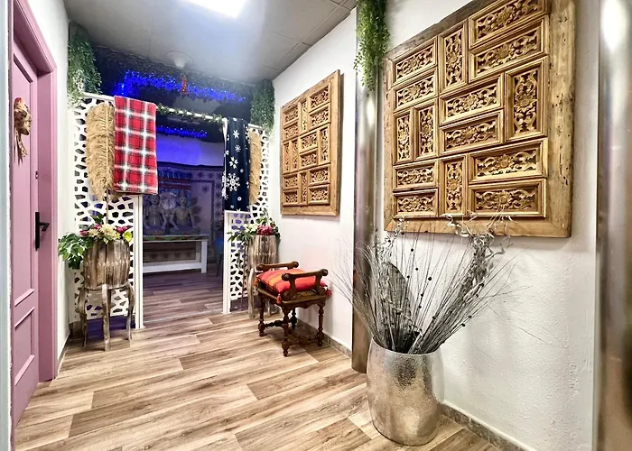 호스텔 Pepper-gold -step-free Entrance -car- Free Space-no Nois-3 Minutes From Port -bed 8 Guest 55 M2 And 8 Guest 65 M2 *