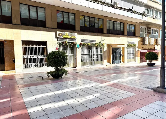 호스텔 Pepper-gold -step-free Entrance -car- Free Space-no Nois-3 Minutes From Port -bed 8 Guest 55 M2 And 8 Guest 65 M2 알리칸테