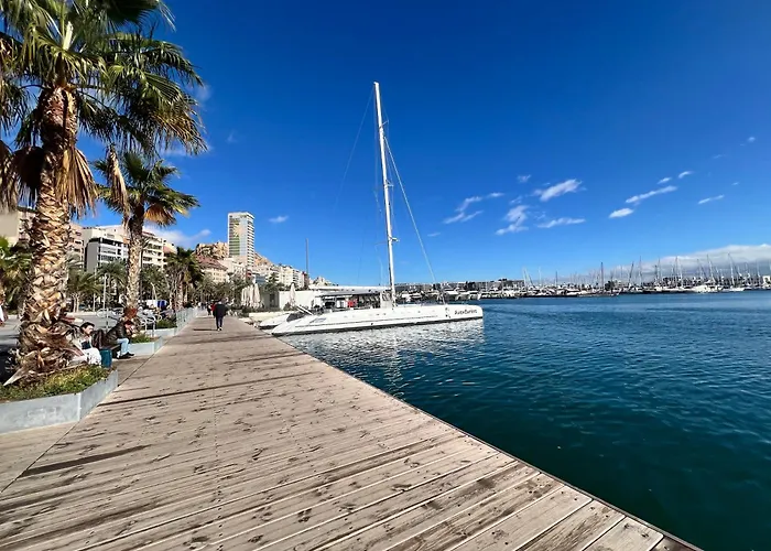 호스텔 Pepper-gold -step-free Entrance -car- Free Space-no Nois-3 Minutes From Port -bed 8 Guest 55 M2 And 8 Guest 65 M2 *