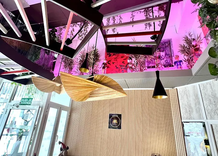 Pepper-gold -step-free Entrance -car- Free Space-no Nois-3 Minutes From Port -bed 8 Guest 55 M2 And 8 Guest 65 M2 호스텔 *