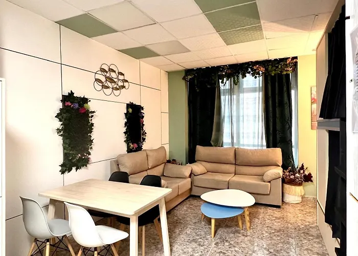 호스텔 Pepper-gold -step-free Entrance -car- Free Space-no Nois-3 Minutes From Port -bed 8 Guest 55 M2 And 8 Guest 65 M2 알리칸테