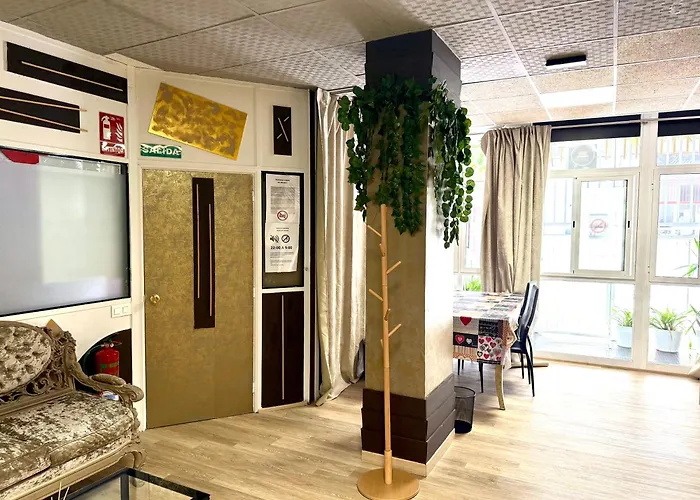 Pepper-gold -step-free Entrance -car- Free Space-no Nois-3 Minutes From Port -bed 8 Guest 55 M2 And 8 Guest 65 M2 * 알리칸테