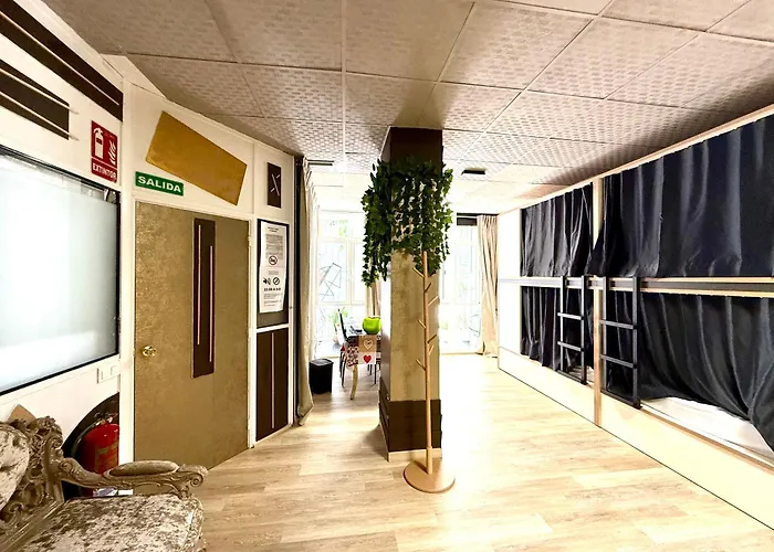 Pepper-gold -step-free Entrance -car- Free Space-no Nois-3 Minutes From Port -bed 8 Guest 55 M2 And 8 Guest 65 M2 *